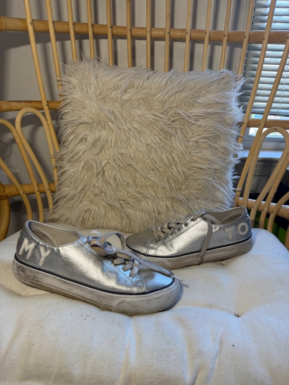 Tommy Hilfiger Shoes Womens 9.5 Helien Platform Sneakers Silver Lace Up Low Top